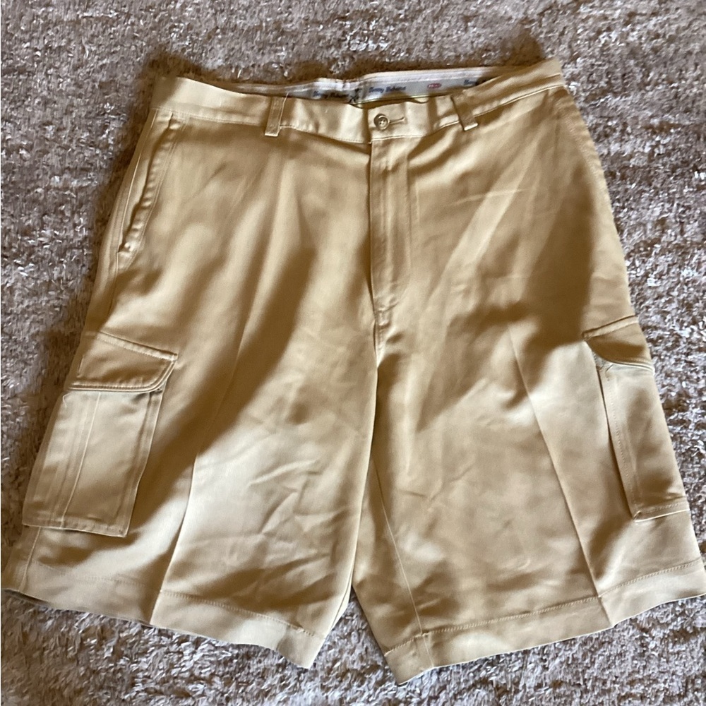 Tommy Bahama 100% self cargo shorts -SZ 34
Waist 17”
Inseam 10”
J1